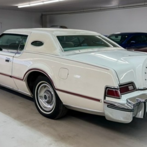 1976 "Lipstick" Lincoln Continental - Image 11