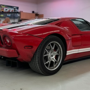 2005 Ford GT - Image 11